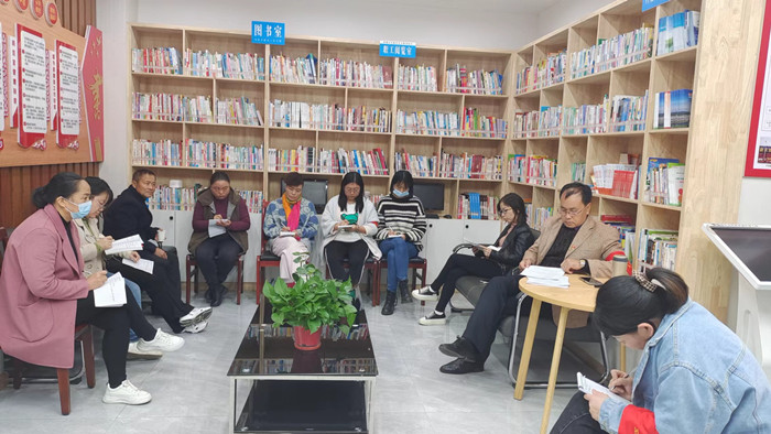 工作队召开会议学习作风建设相关文件.jpg