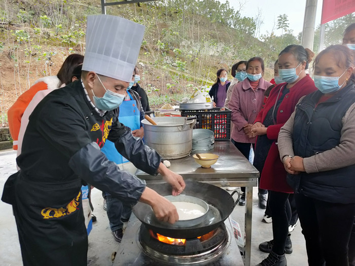 培训老师讲解制作技巧.jpg