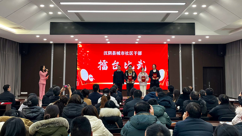 表彰优秀社区通讯员.jpg